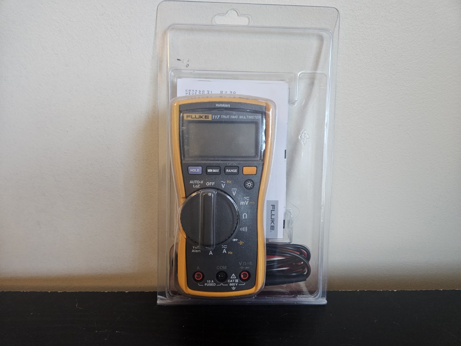 Fluke 117 Digital Multimeter with Intergrated Voltage Detection