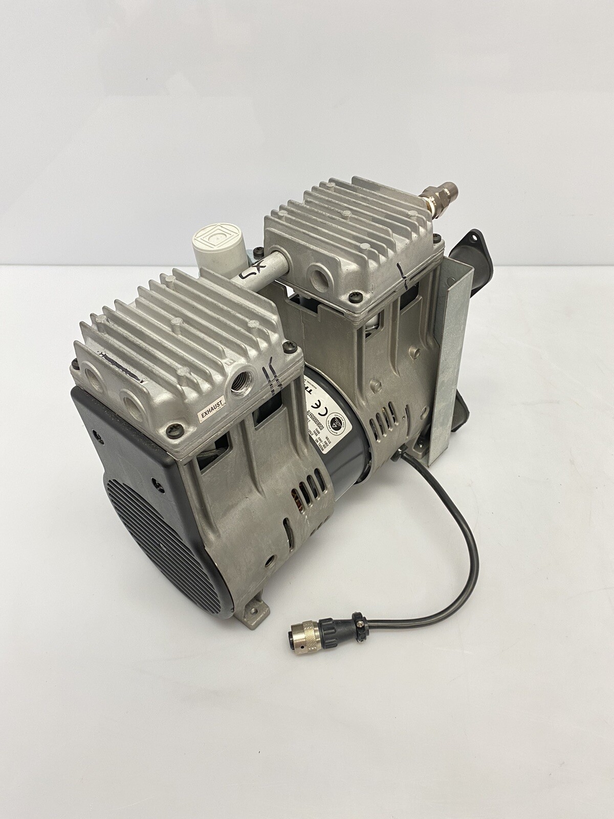 Thomas Gardner Denver Compressor Vacuum Pump 2750TGHI52/48-221E 220-240v Thomas Gardner Denver Compressor Vacuum Pump 2750TGHI52/48-221E 220-240v