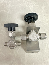 Whitey/Swagelok SS-1RS4 Integral-Bonnet Needle Valve 1/4 inch 316 (1 Lot of 2) picture