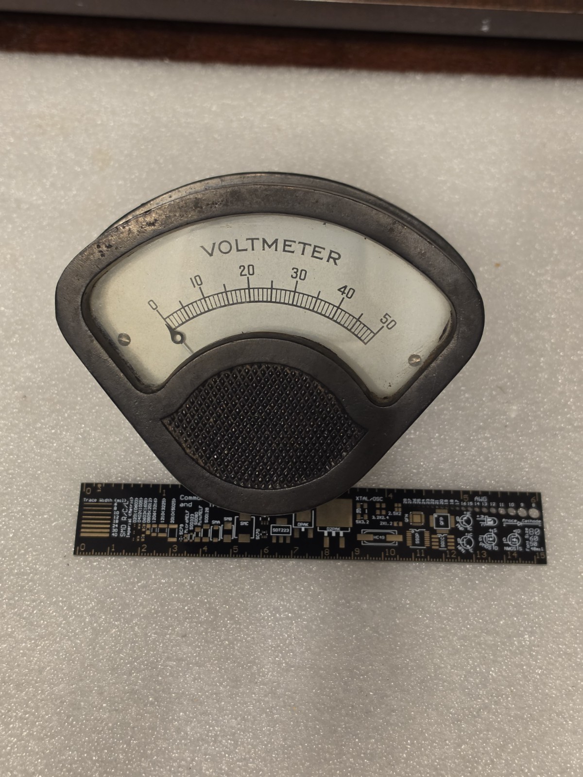 Vintage 0-50V Analog Voltmeter Panel Gauge Shield Shape Steampunk Untested