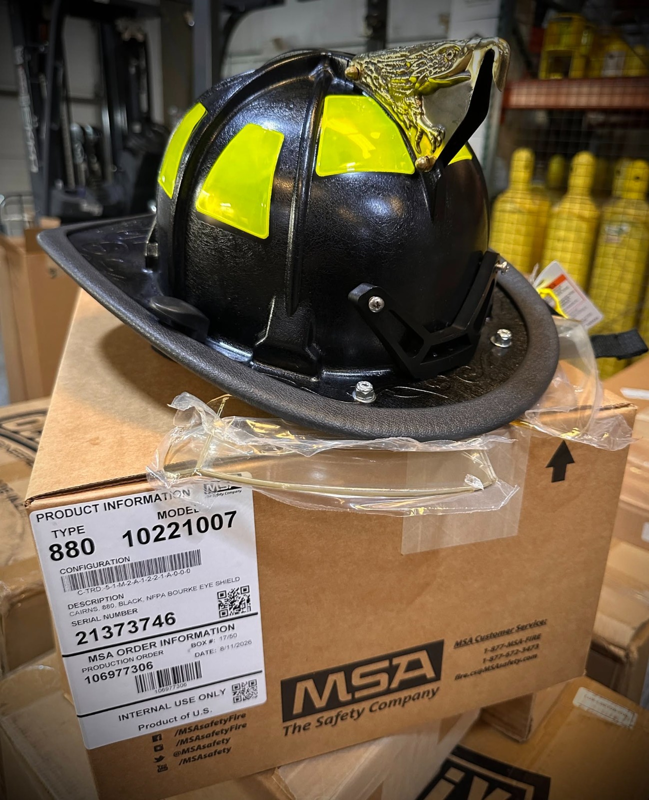NEW MSA Black Cairns 880 Traditional Thermoplastic Fire Helmet with NFPA Bourkes