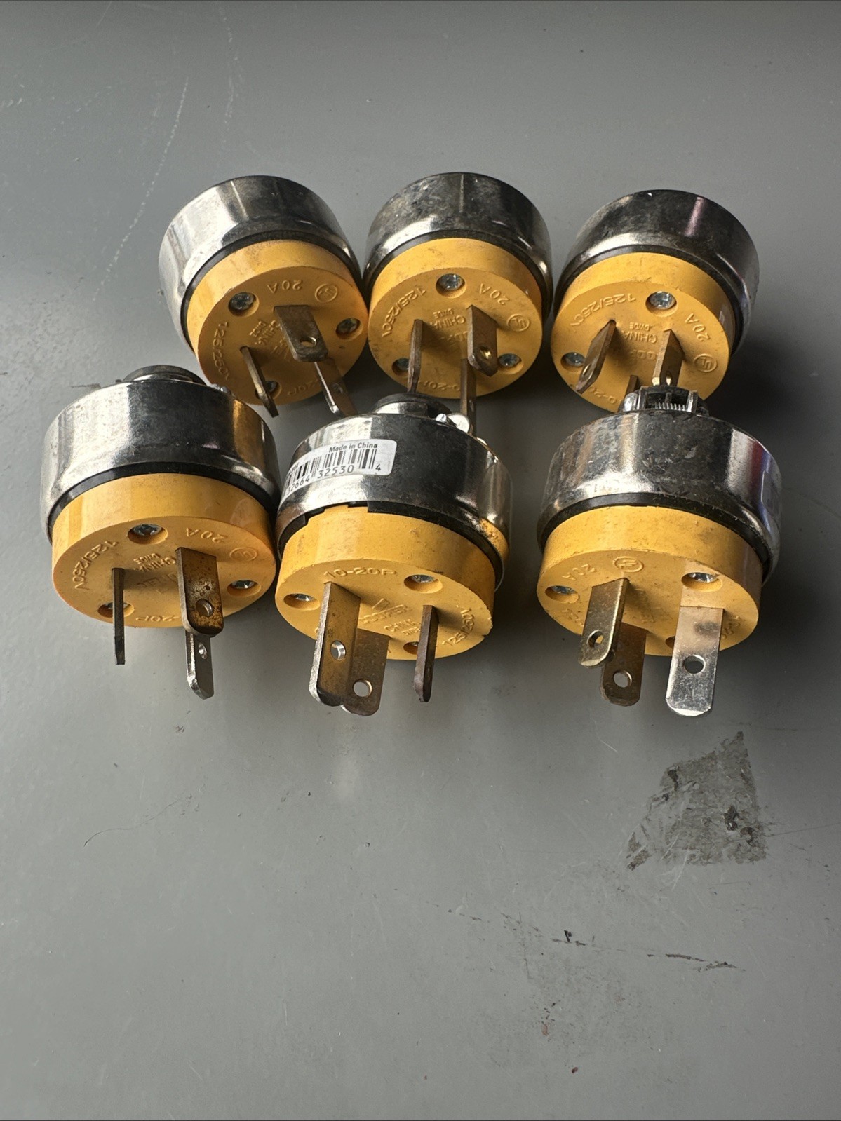 X6 Eaton Wiring Devices 2836-BOX - Plug 20A 125/250V 3P3W Str Vinyl/Arm YL-1EA