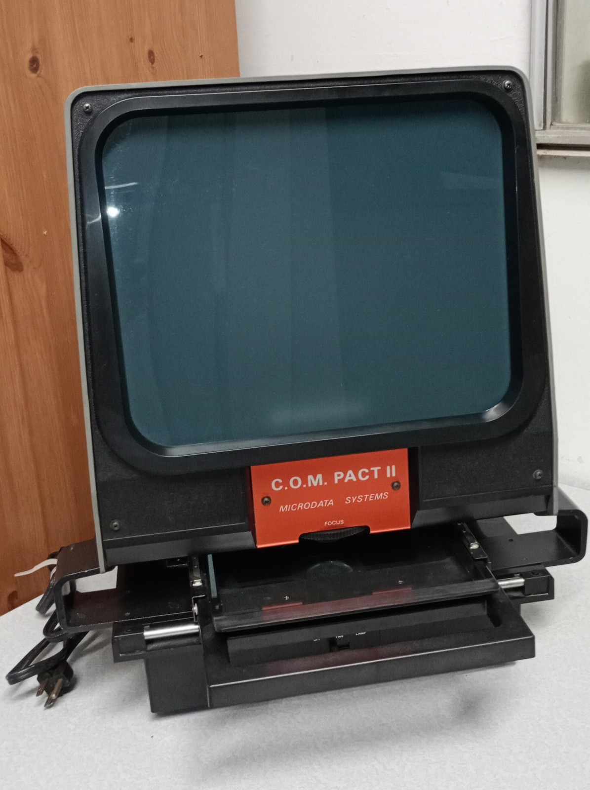 Microfiche Reader Vintage NOS Working As Is 1 Crack