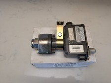 Barksdale C9612-3 Pressure Switch 250-3000PSI 1/4 In NPT - Used picture