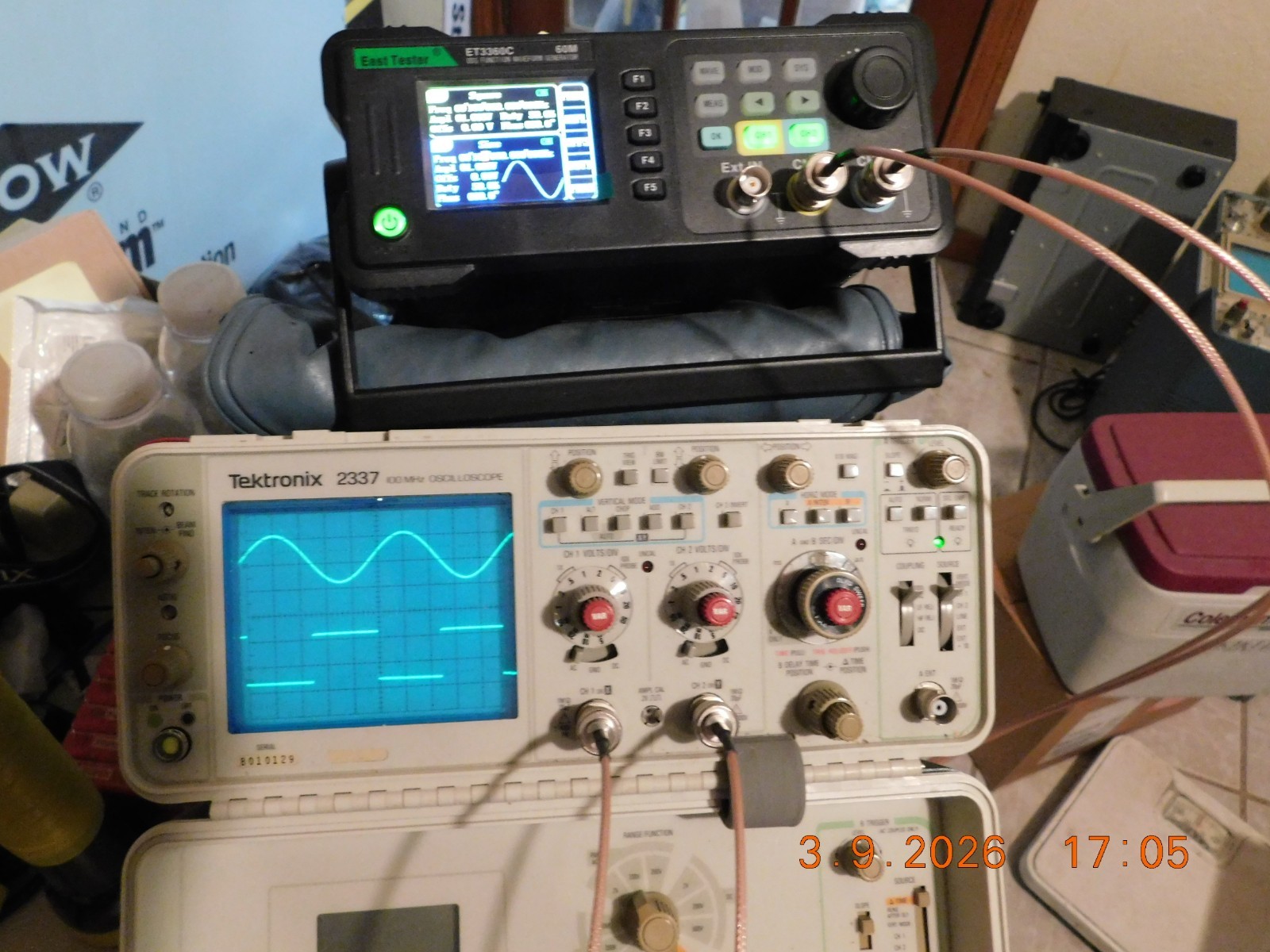 Tektronix 2337 100MHz Oscilloscope. Working. .