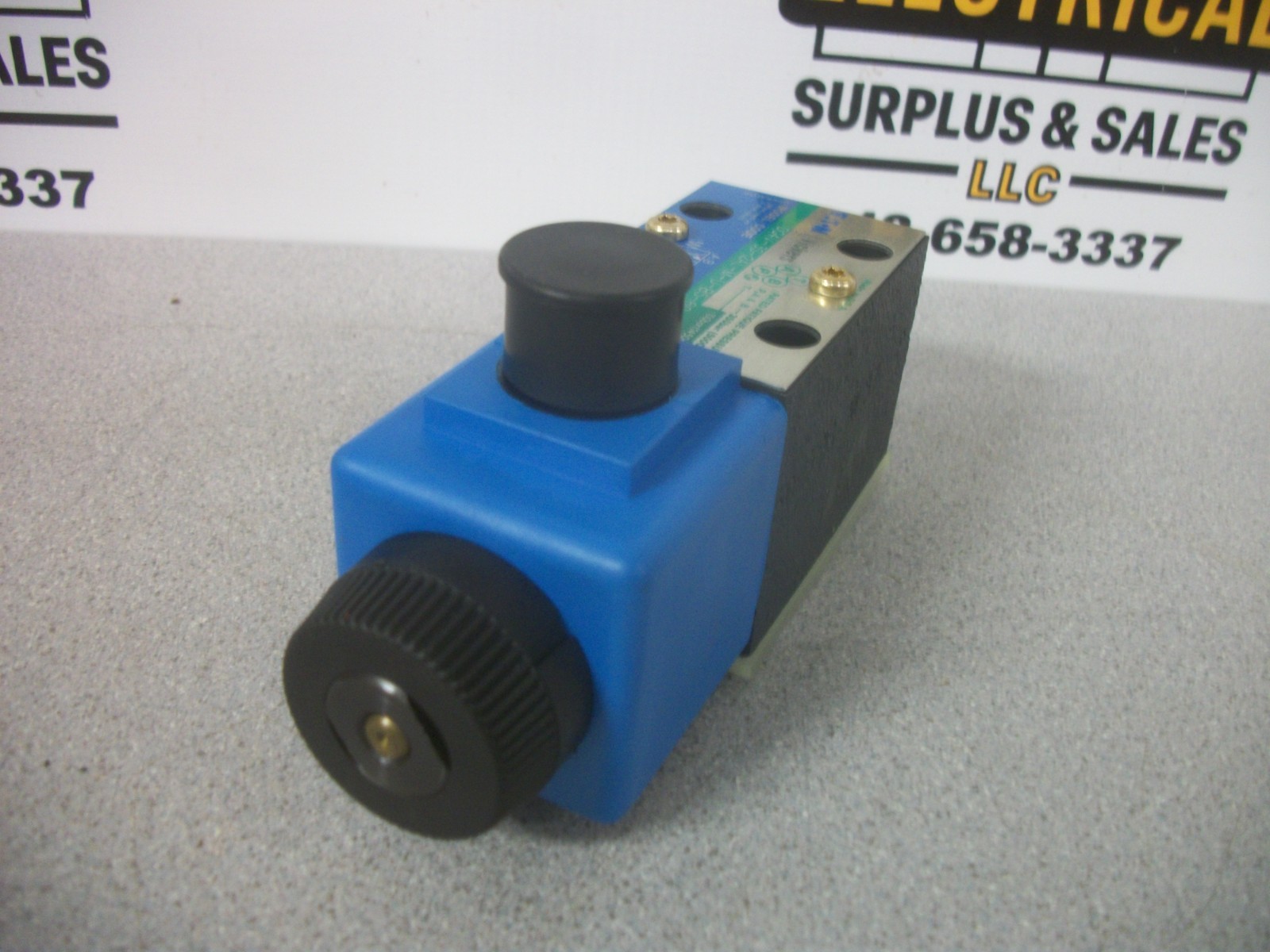 VICKERS HYDRAULIC DIRECTIONAL SOLENOID VALVE DG4V-3S-2AL-M-U-B5-60 120VCOIL NOB