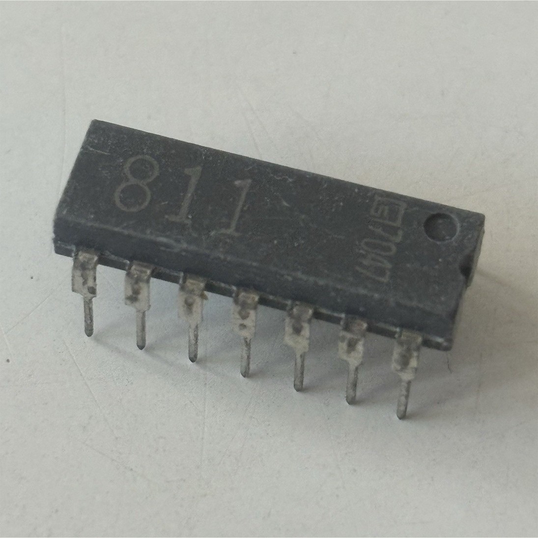 Rare Genuine Signetics 811 7047 IC needs ID