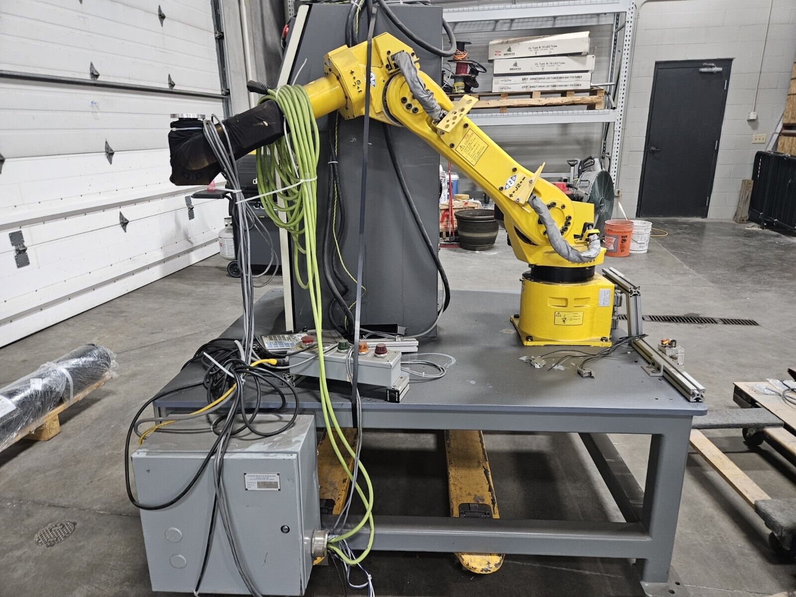 FANUC M6iB Robot w/ RJ3iC Controller - Complete System On Base, Teach In Pendant