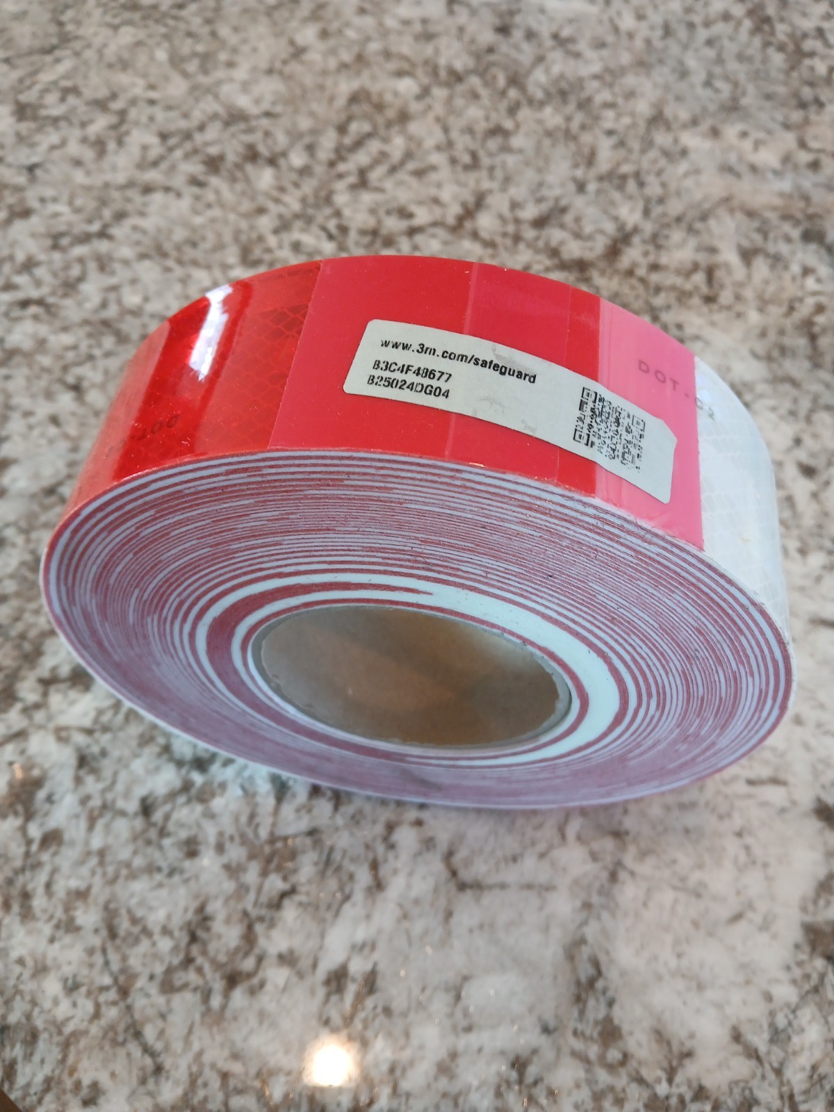 3m Diamond Grade Conspicuity Marking Tape 983-32 Red/white 2”x50yards
