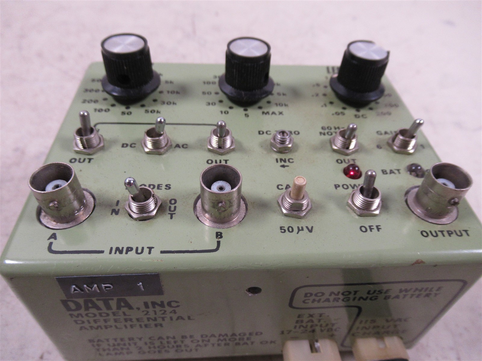 Data Inc Model 2124 Differential Amplifier High Gain High-Impedance Inputs Data Inc Model 2124 Differential Amplifier High Gain High-Impedance Inputs
