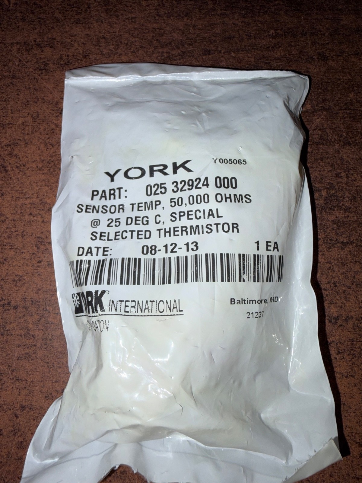 NOS YORK 025 32924 000 TEMPERATURE SENSOR B92 NOS YORK 025 32924 000 TEMPERATURE SENSOR B92