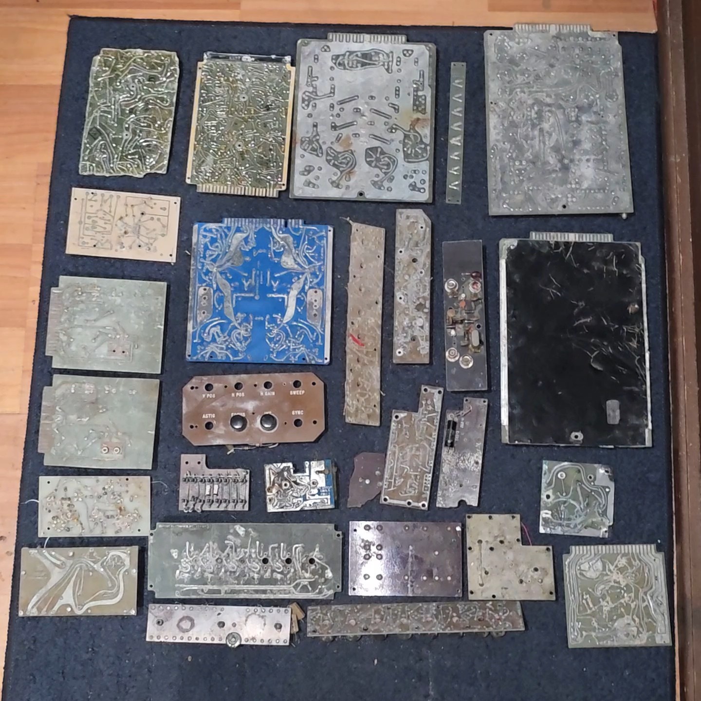 Vintage Circuit Board Lot - Gold/Silver Plated Traces TO-Can Metal Can...