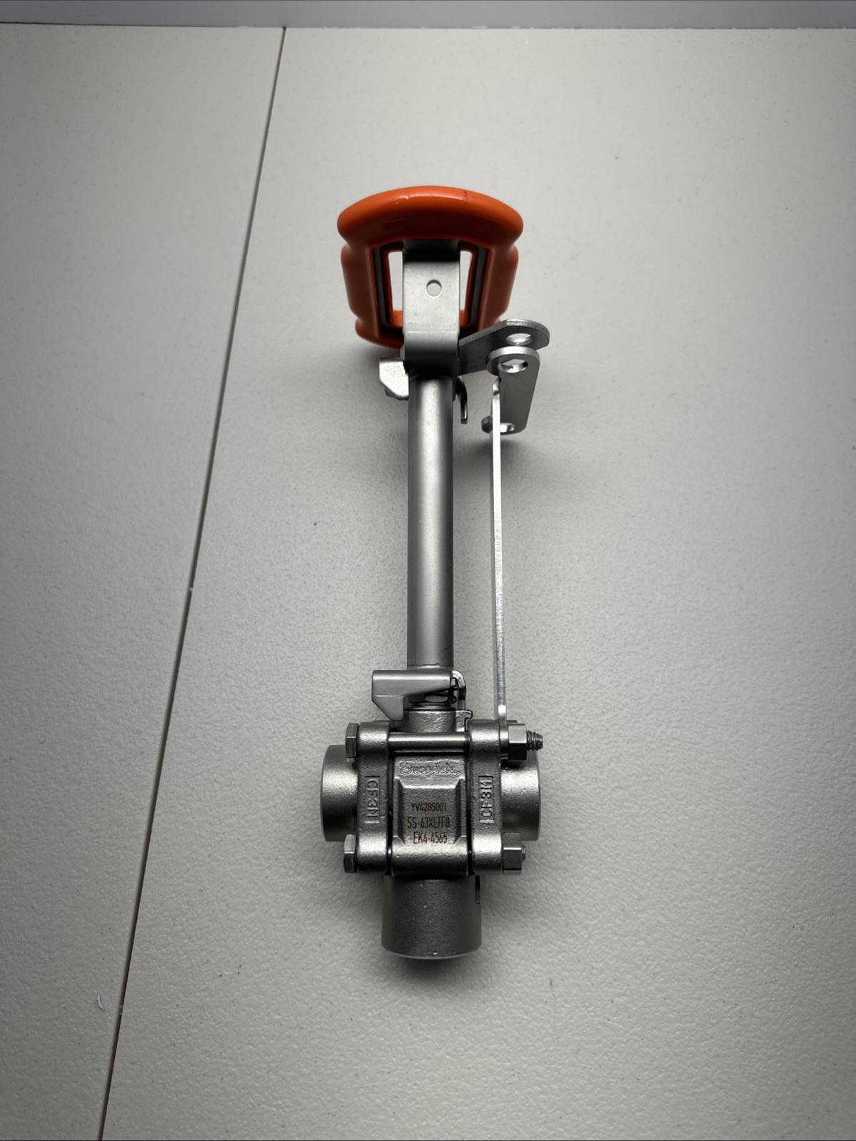 SWAGELOK SS-63XLTF8  EK4 4565 CF3M stainless 3 way valve 1/2 IN. FNPT