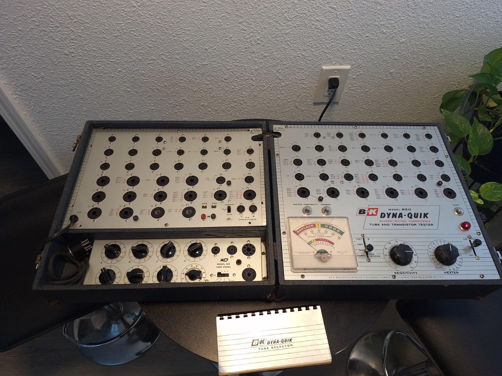 B&K 650 Tube Tester Dyna Quick With 610 Test Panel. B&K 650 Tube Tester Dyna Quick With 610 Test Panel.