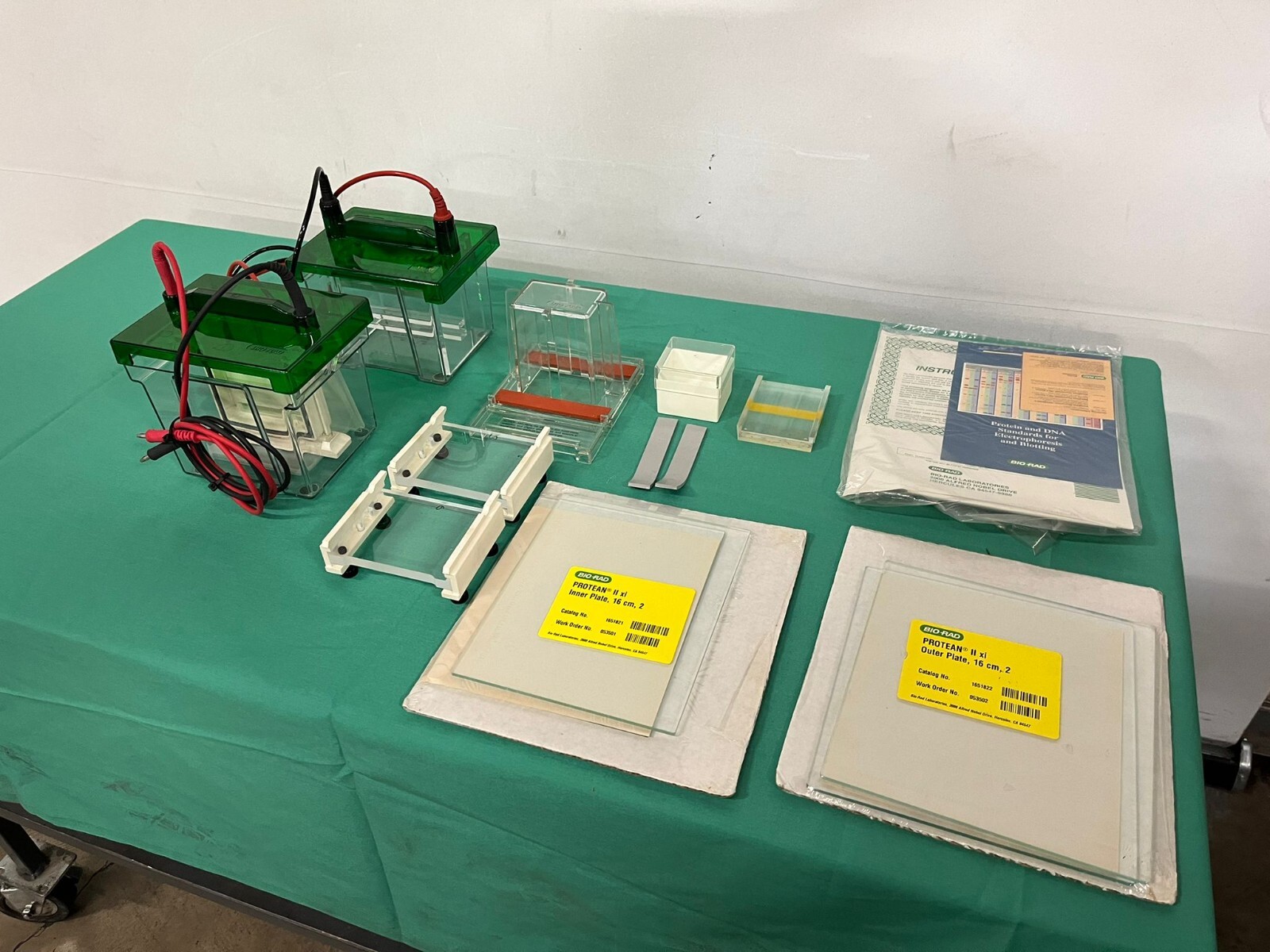 *LOT* BIO-RAD Mini-PROTEAN II Cell w/ PROTEAN II xi Inner Plate & Other Parts