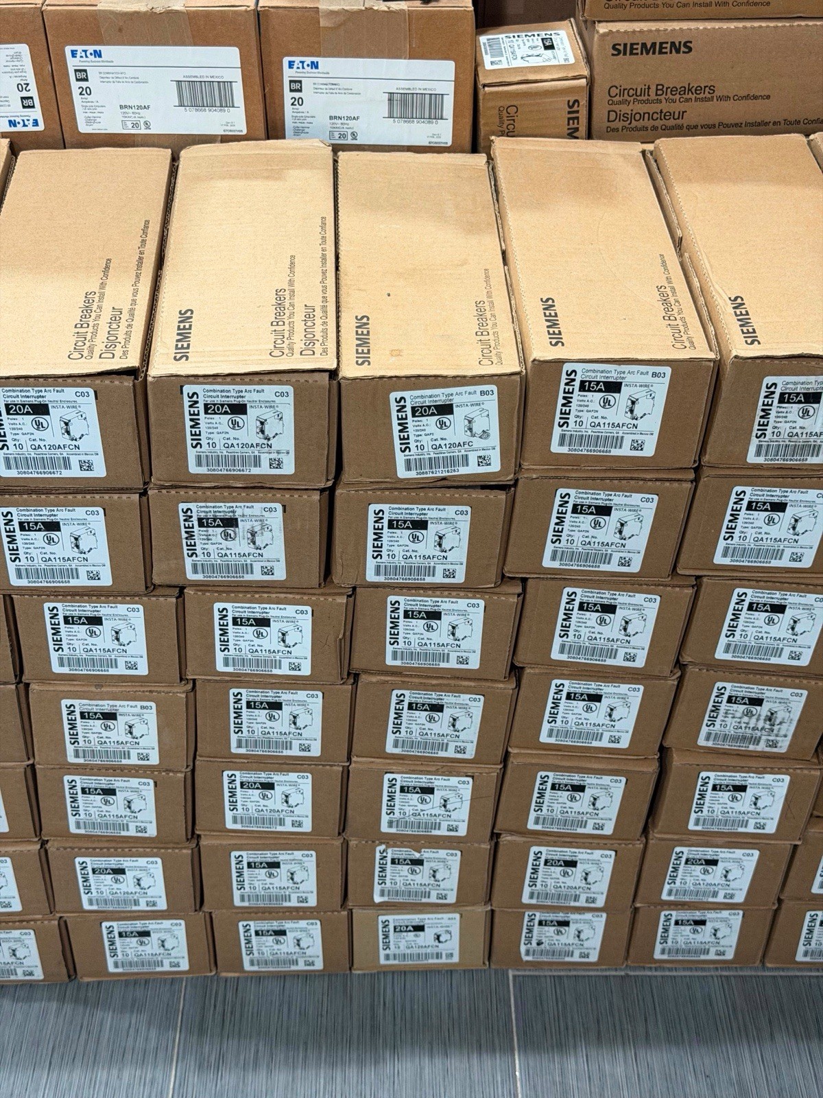 10 x  SIEMENS QA120AFCN PLUG ON NEUTRAL 20A AFCI ARC FAULT BREAKERS NEW