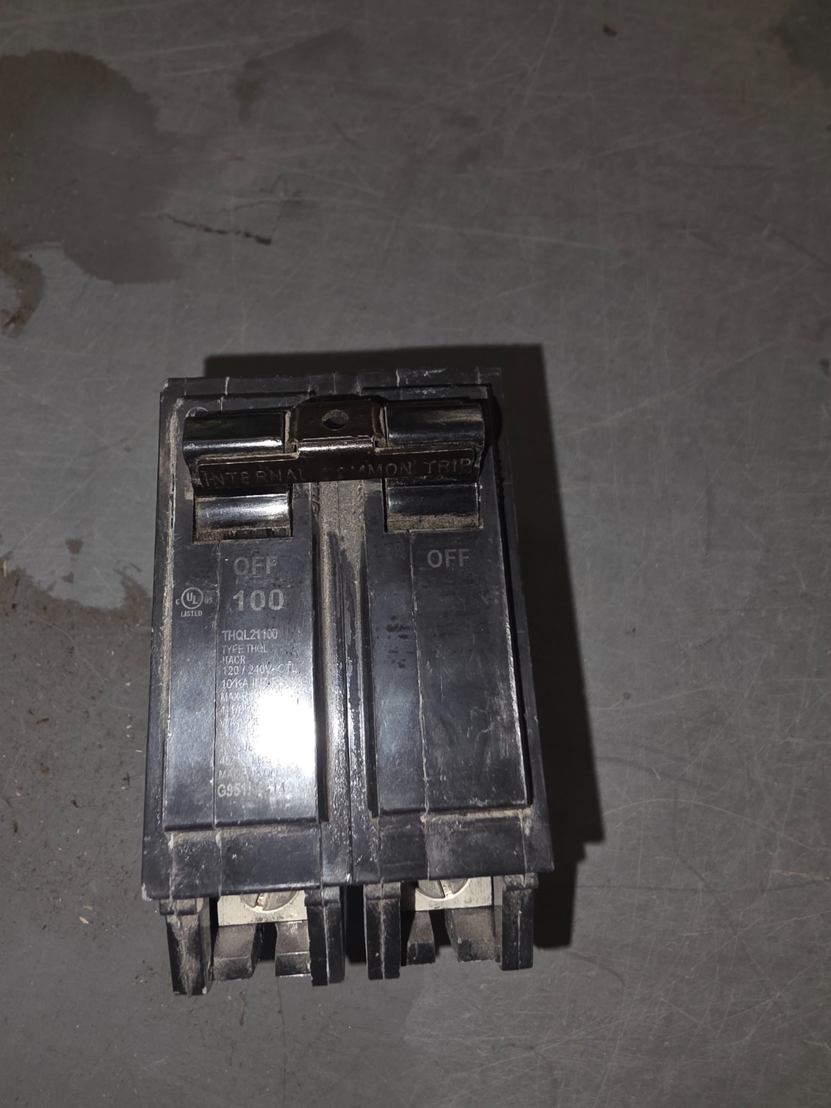 GE General Electric THQL21100 100-Amp 2-Pole 120/240VAC Breaker GE General Electric THQL21100 100-Amp 2-Pole 120/240VAC Breaker