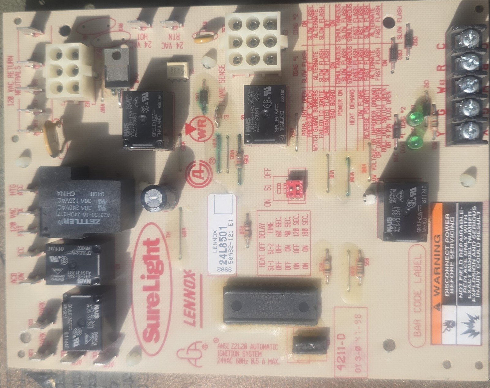 24L8501 Lennox Sure Light White-Rodgers 50A62-121 Control Board Used