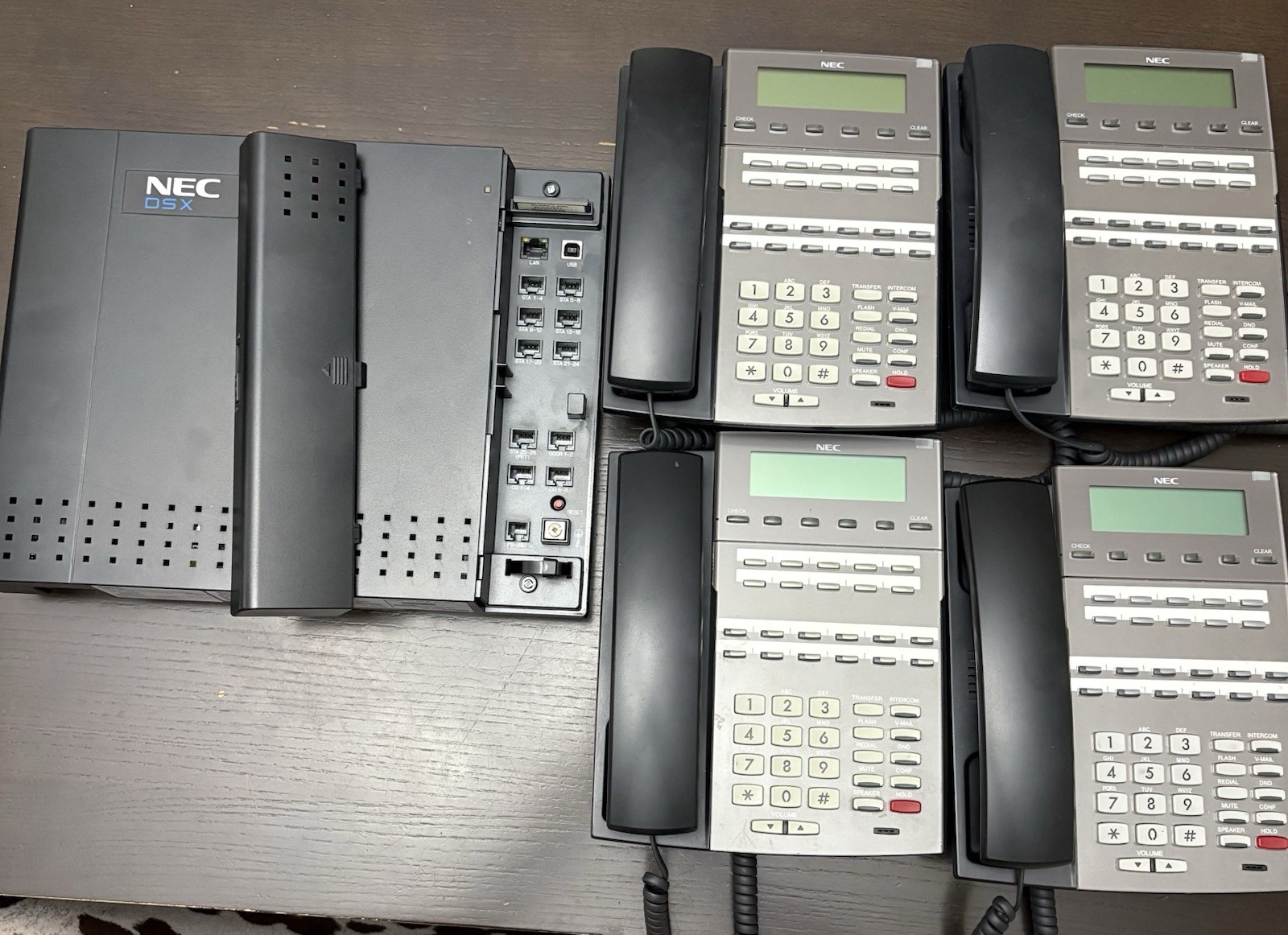 NEC DSX- 40 Key Telephone System With 4 DSX 22B Phones. Good Working condition