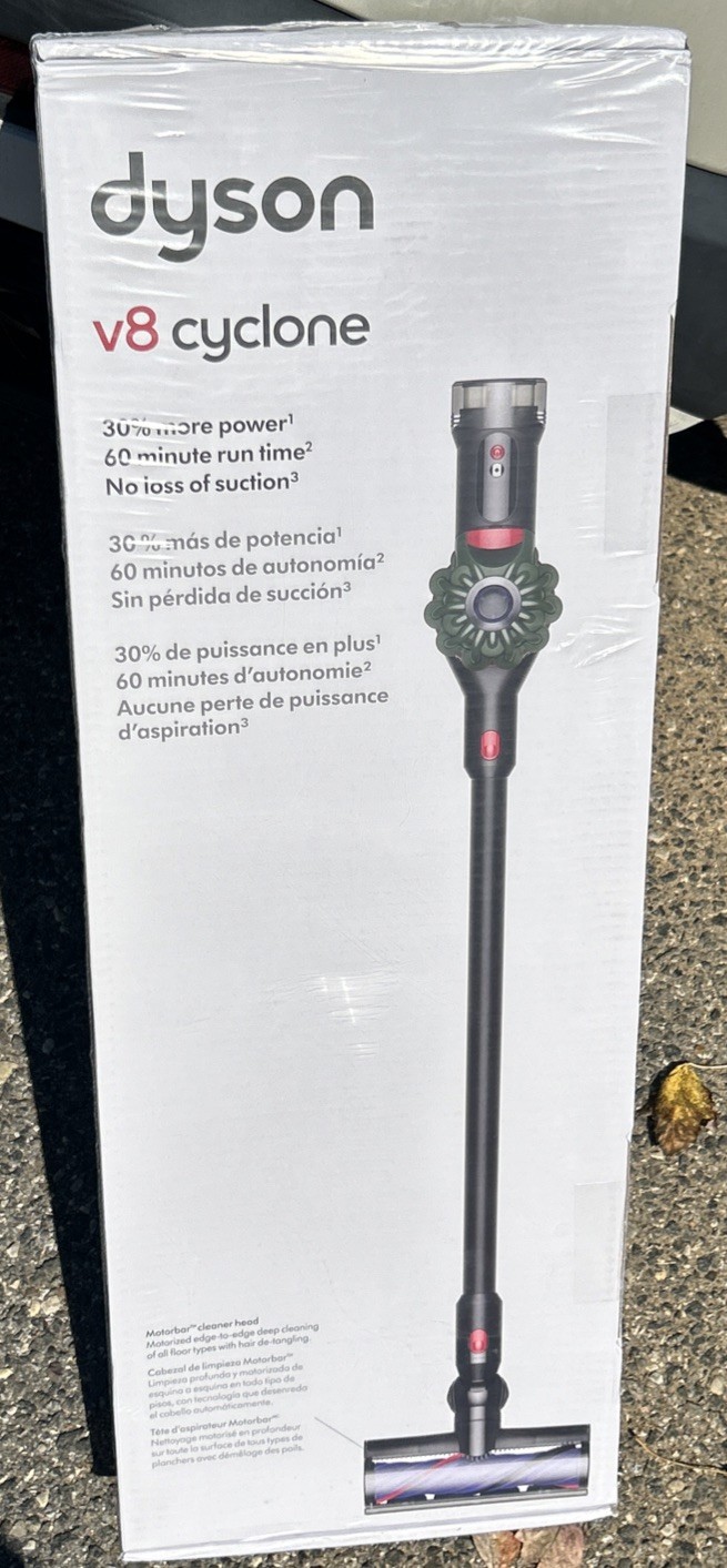 Dyson V8 Cyclone Cordless Stick Vacuum NEW Dyson V8 Cyclone Cordless Stick Vacuum NEW