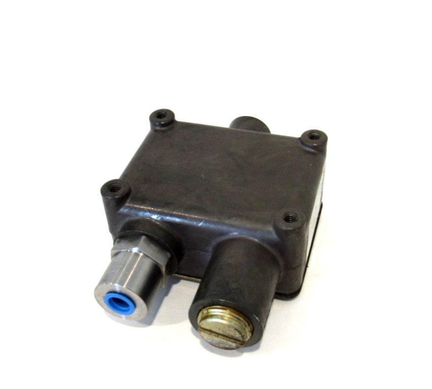 NEW BARKSDALE 9048-2 PRESSURE SWITCH 90482