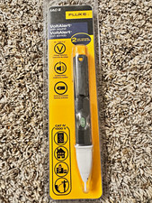 Fluke 1AC II Non-Contact Voltage Detector Audible/Silent 90-1000V AC CAT IV picture