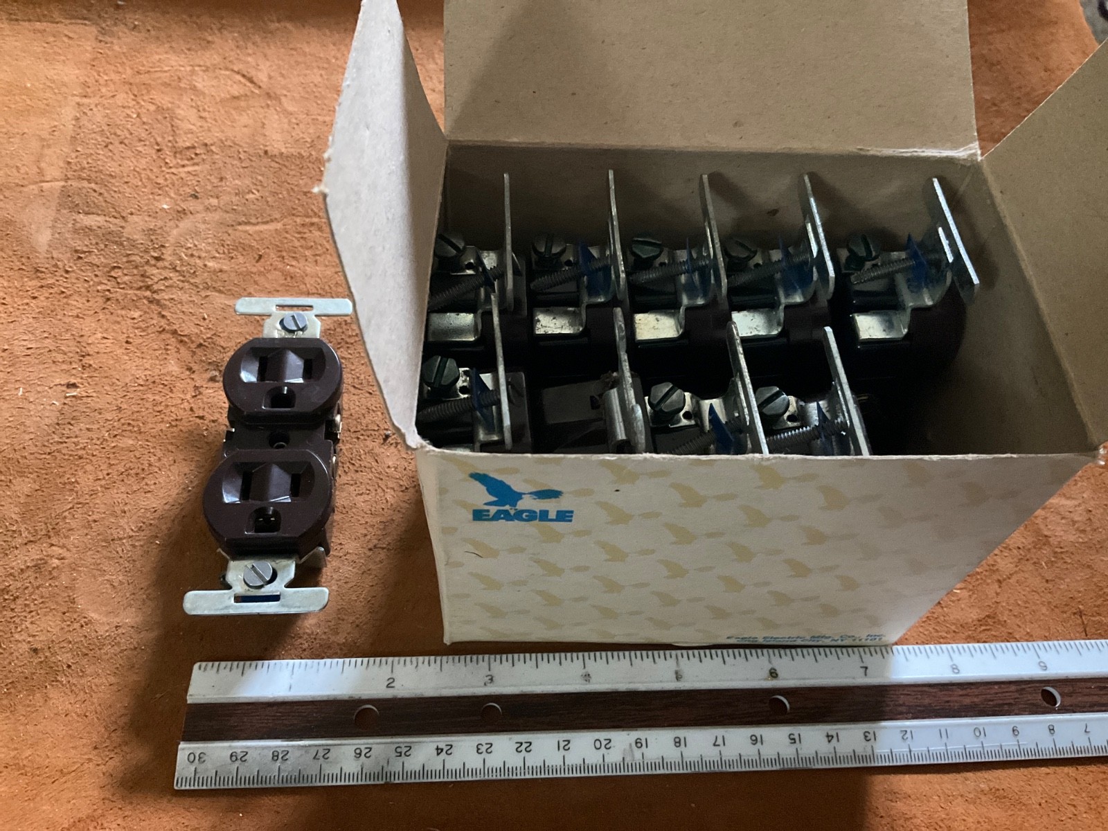 Vintage Eagle 270-BU 2-Pole Brown Duplex Receptacles 15A 125V Box of 10 NOS
