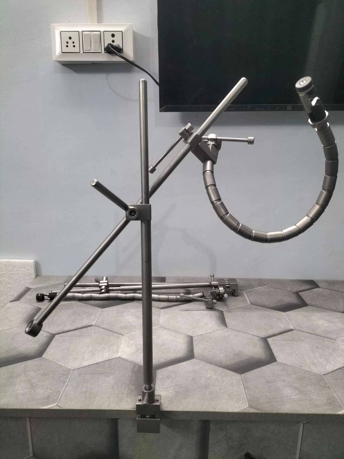 Laparoscopic Flexible Nathanson Liver Retractor with 3 Hook & Endoscope Holder