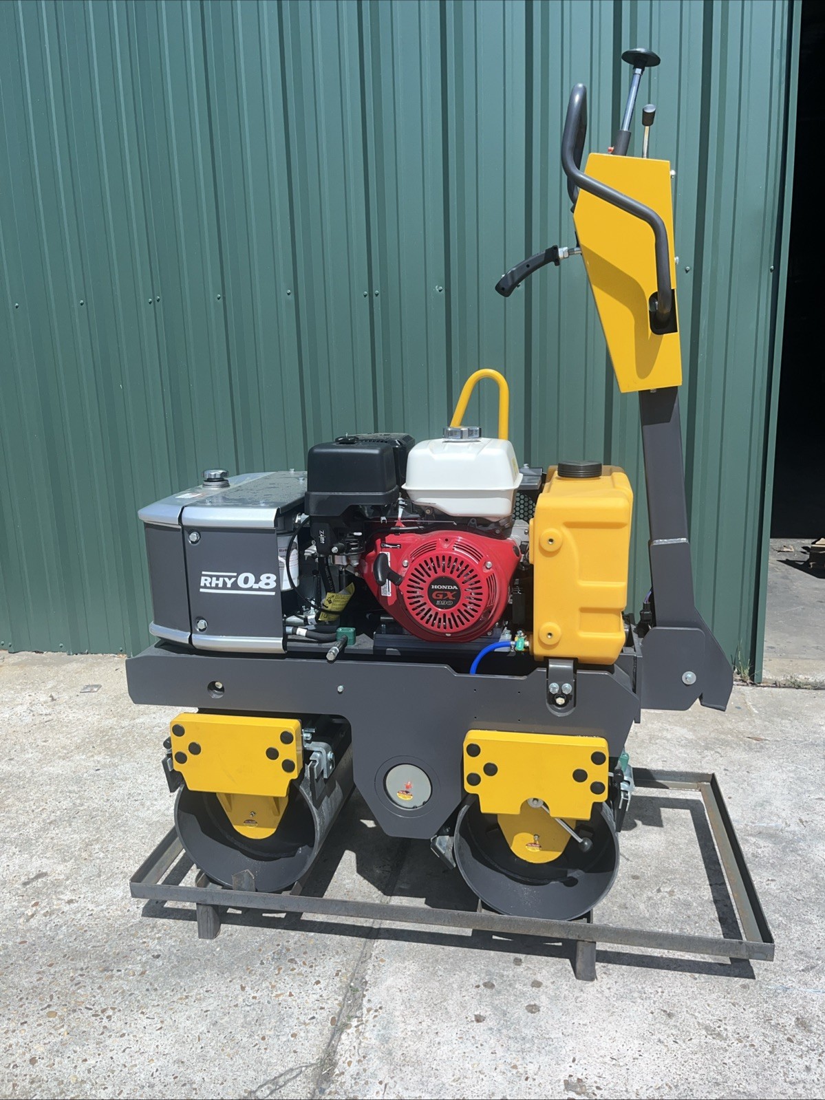 Huayee RHY 0.8 Vibratory asphalt Roller, 1800 Lbs Hydraulic Turning, Water Tank Huayee RHY 0.8 Vibratory asphalt Roller, 1800 Lbs Hydraulic Turning, Water Tank