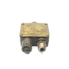 BARKSDALE 9048-3-CS 300V 10A 100-1500PSI UNMP picture