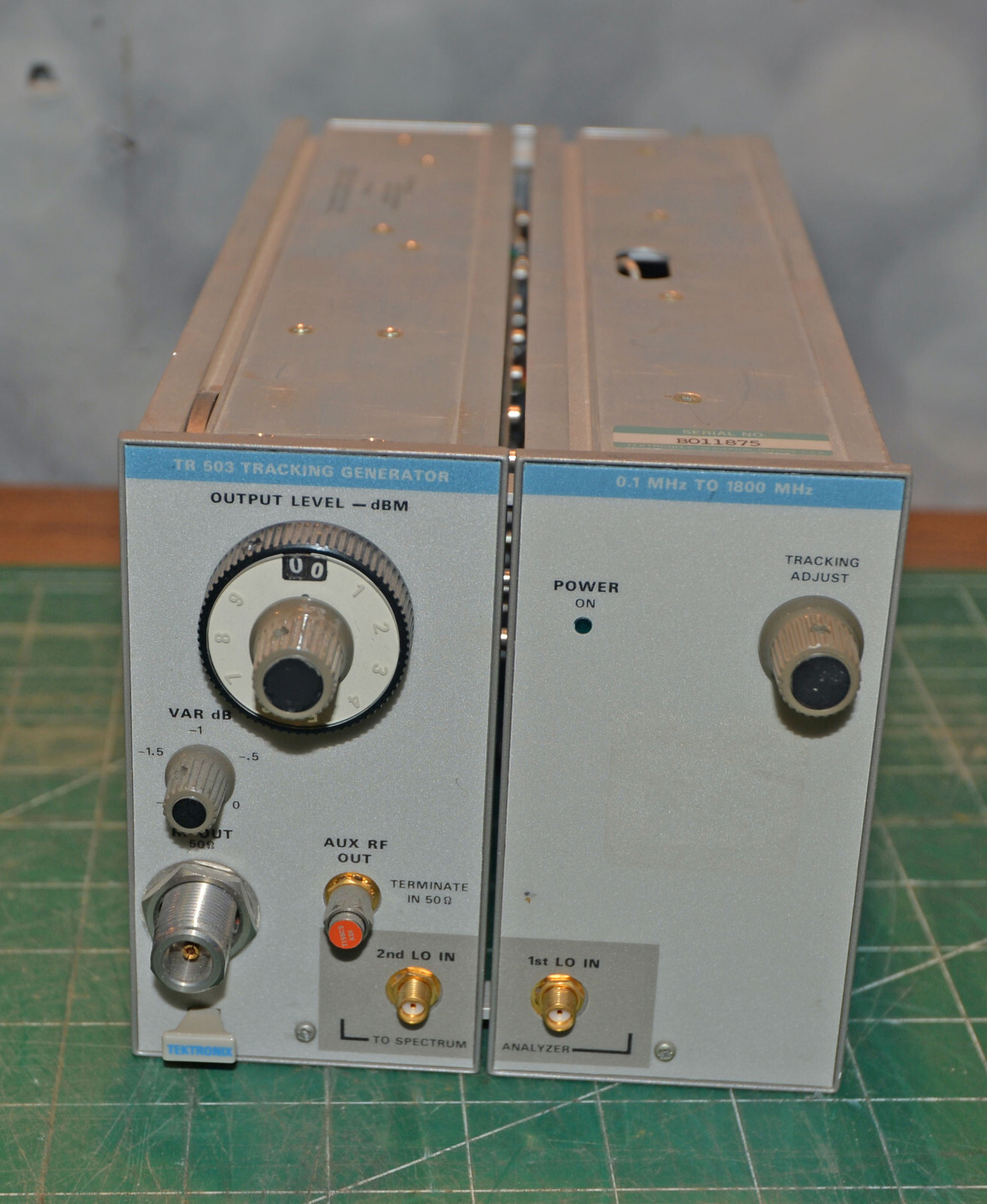 Tektronix TR503 Tracking Generator Plug-in for the TM500 System, 0.1 to 1800 MHz