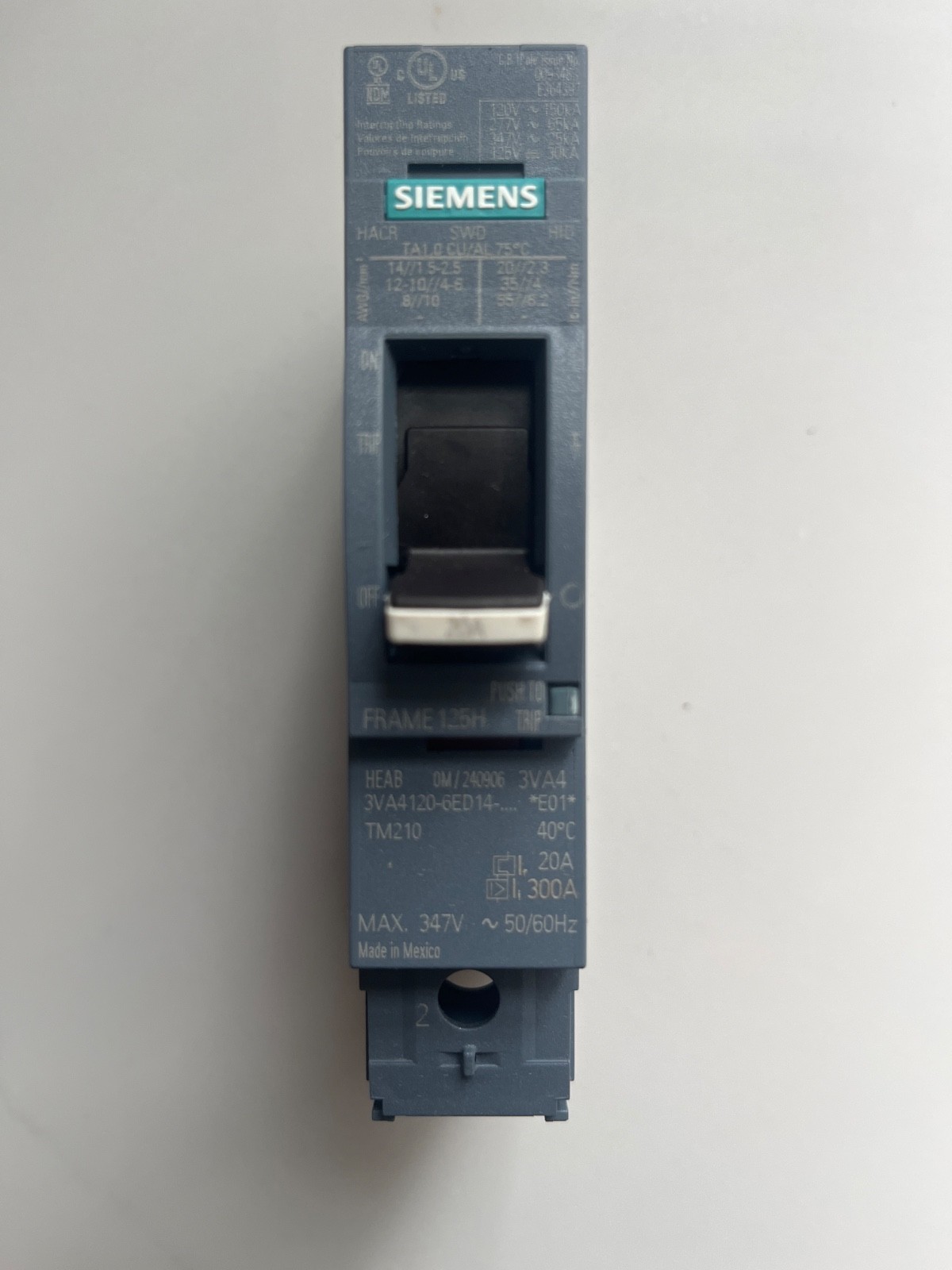 SIEMENS 3VA4120 -6ED14-0AA0 single pole 20amp molded case breaker
