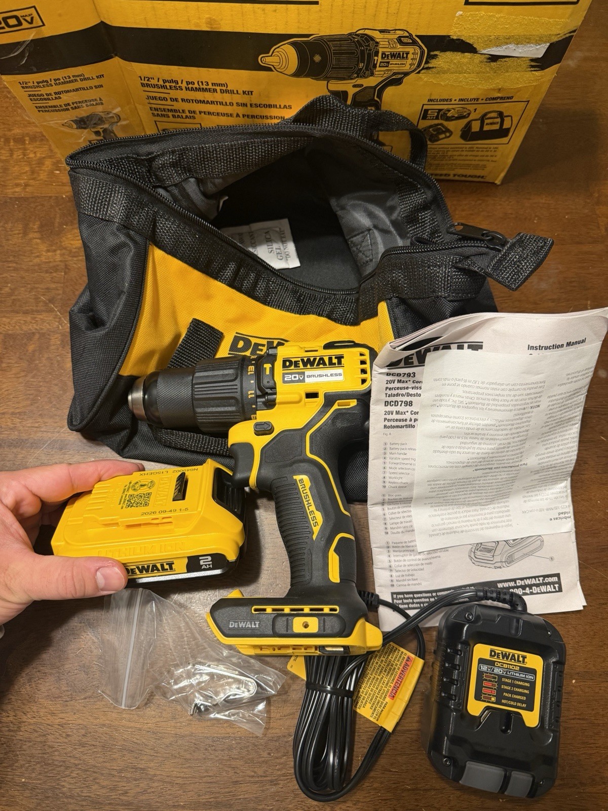 DEWALT Hammer Drill Kit DCD798P1 Brushless Kit With 2AH Battery