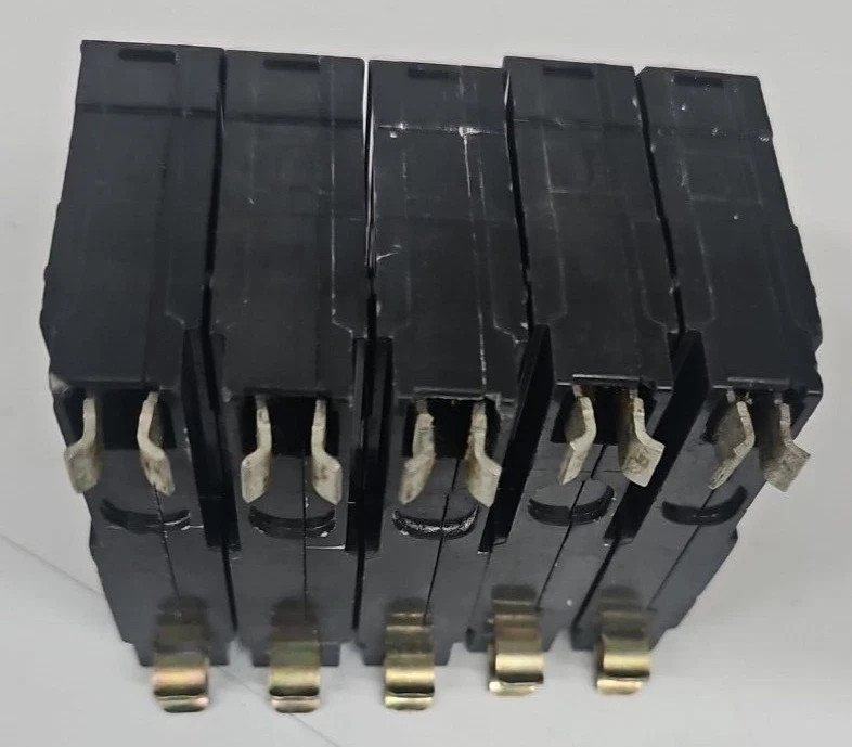 SQUARE D QO120 CIRCUIT BREAKER 1 pole 20 amp 120/240V 