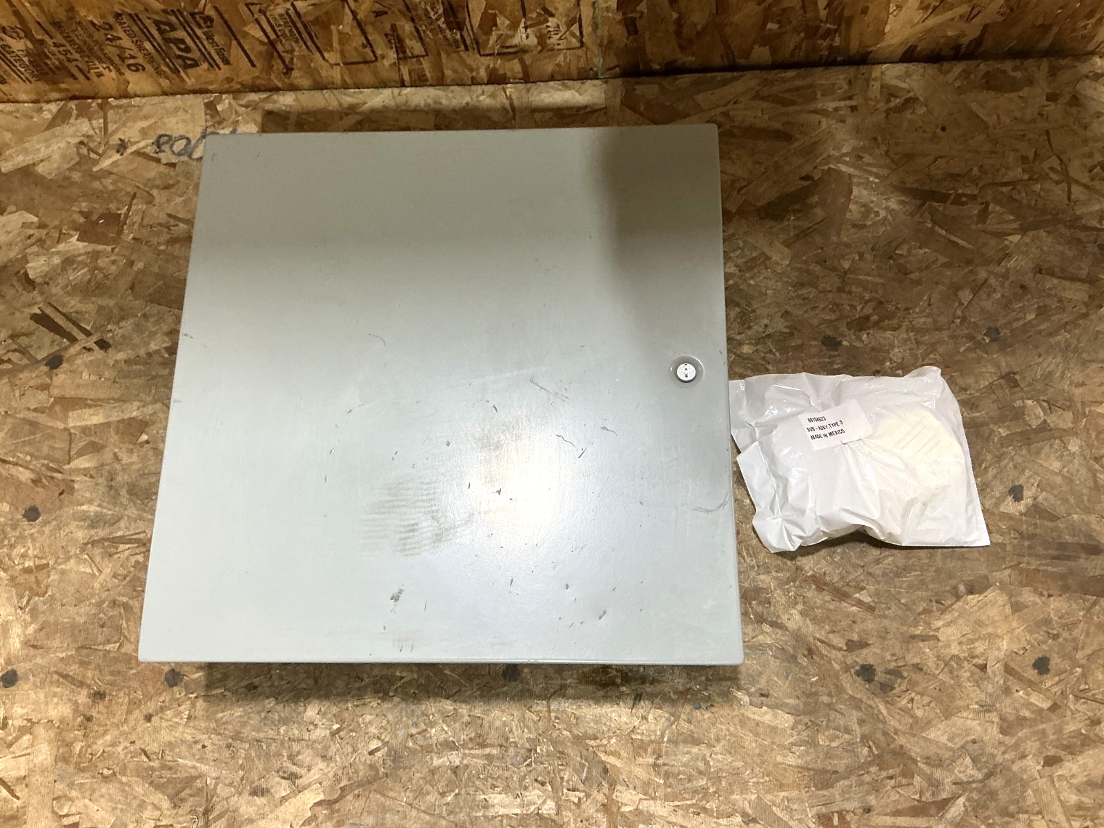 New nVent Hoffman A24N24ALP Enclosure Type-1 Medium 24x24x6 Gray 86000 No Box