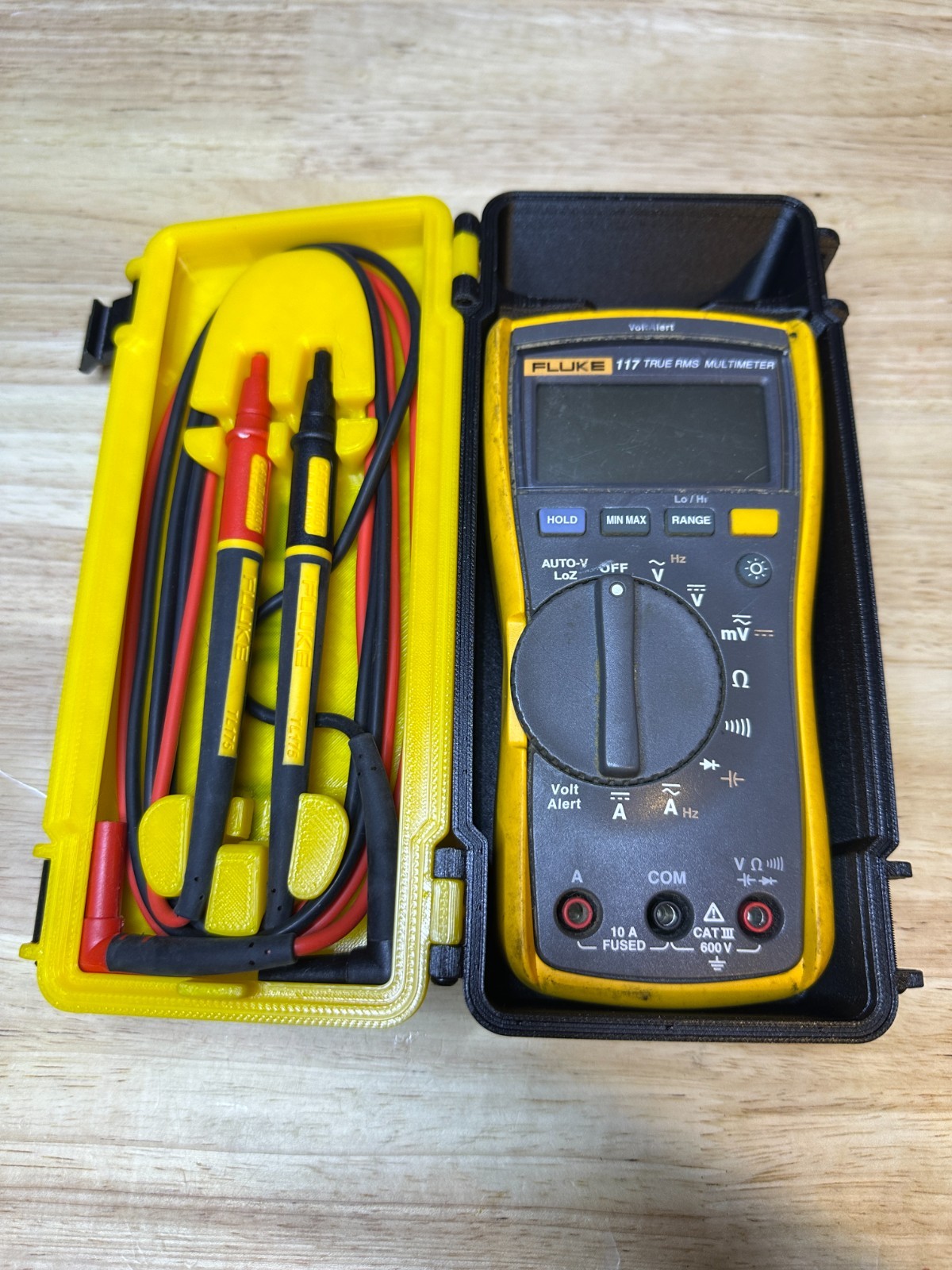 Fluke 117 True RMS Multimeter w/ Leads and 3D Printed Protective Case