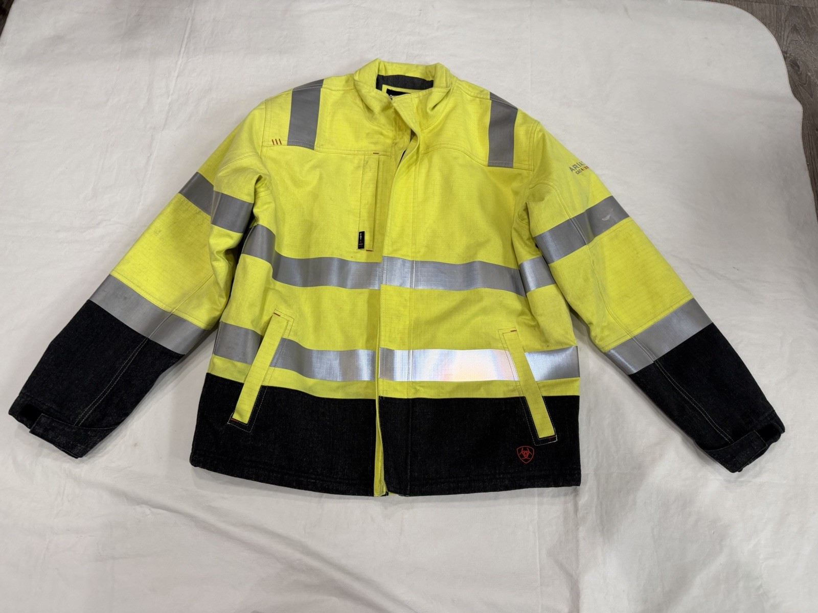 Ariat FR CAT4 Insulated High Vis Jacket Size Large Work Safety Full Zip