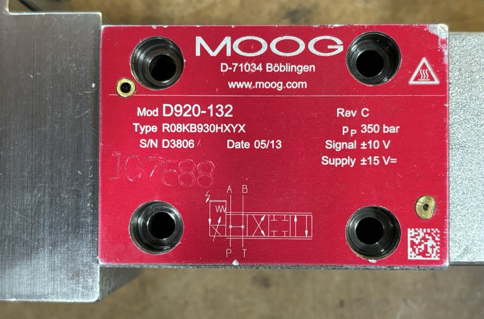 MOOG Servo Valve D920-132 (BRAND NEW)