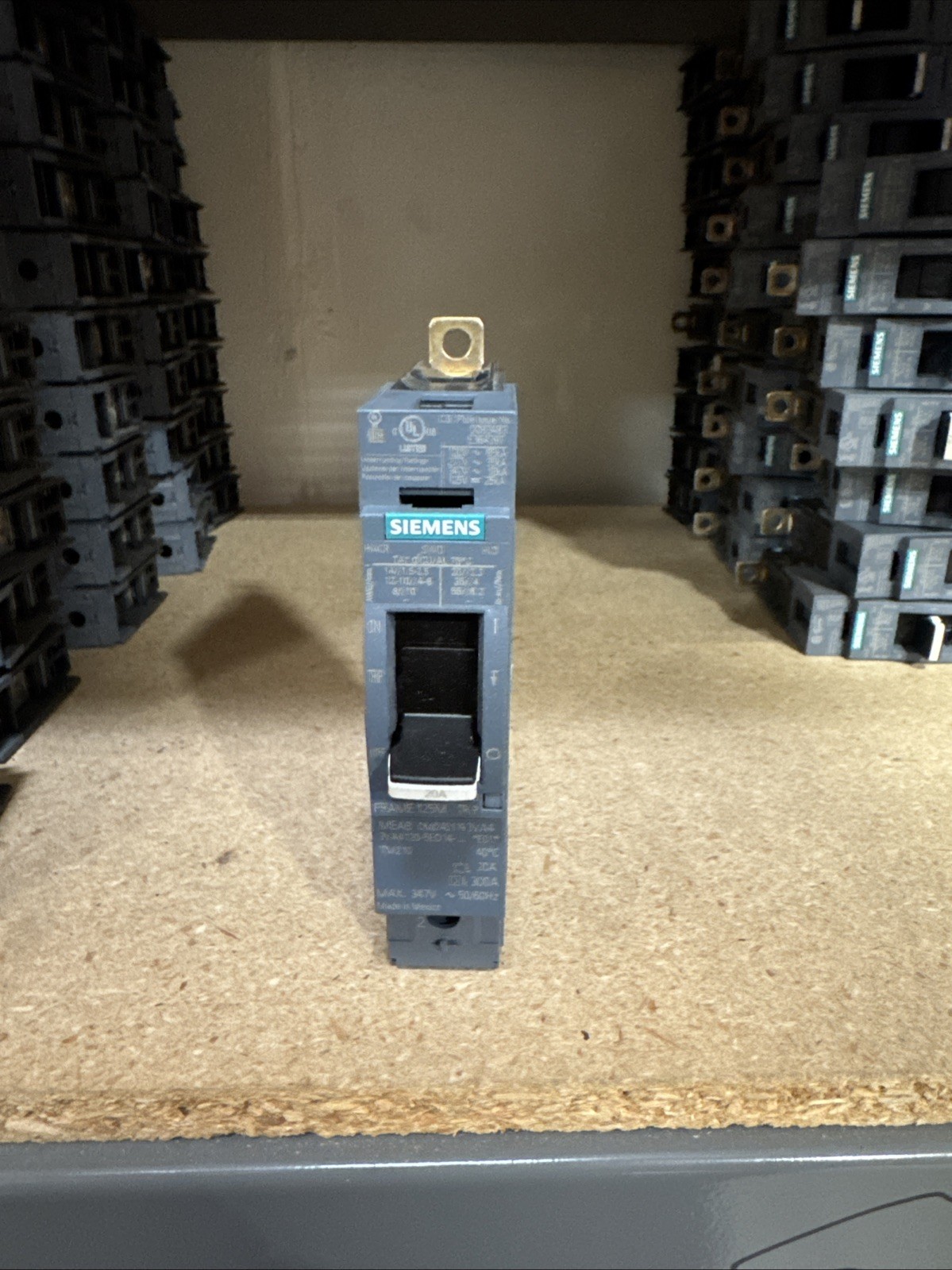 SIEMENS 3VA4120-4ED14-0AA0 CIRCUIT BREAKER 1P 20A New Surplus