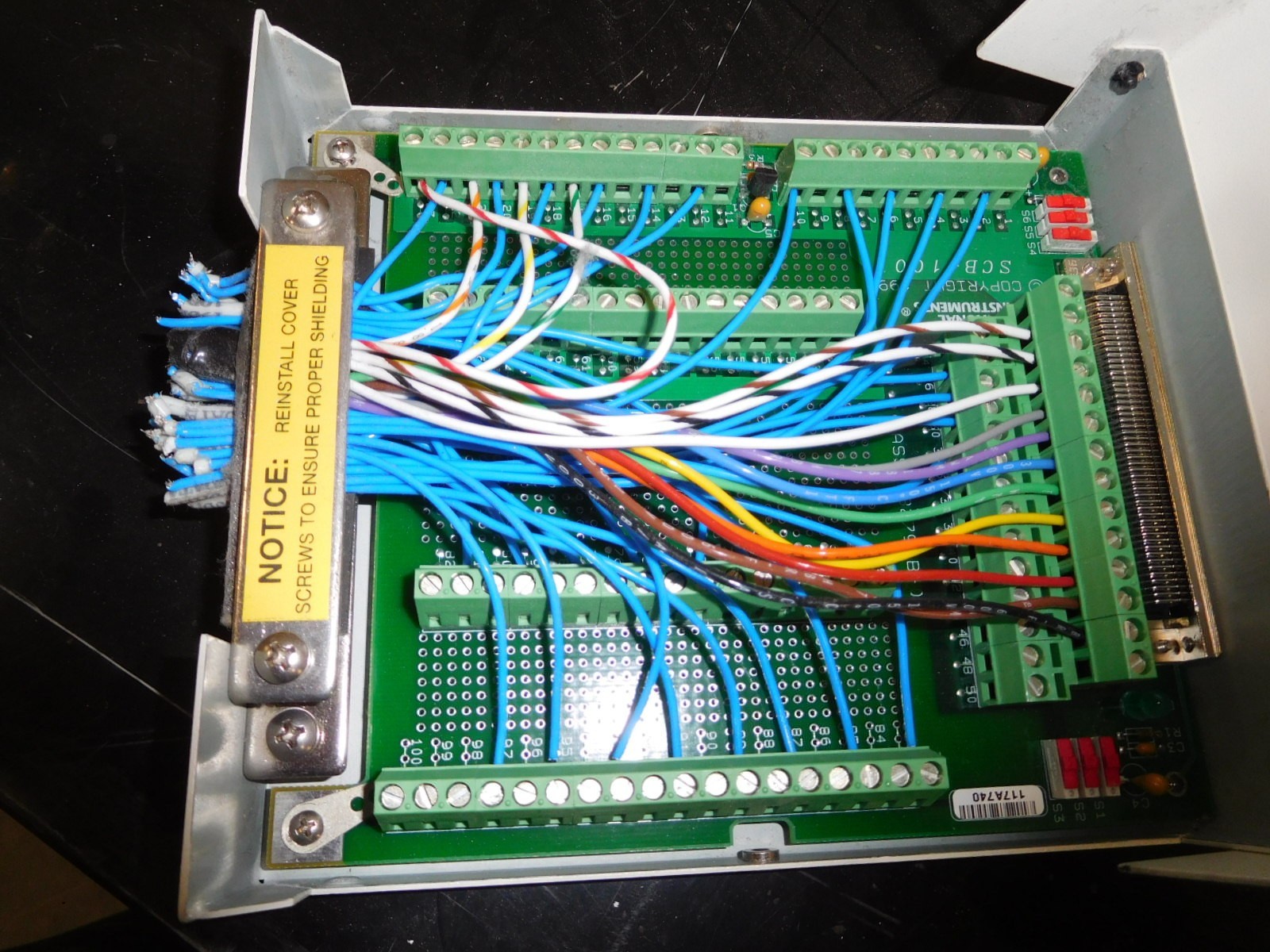 NI SCB-100 100-Pin Female SCSI to 100-Pin Female Screw Terminal Block Box