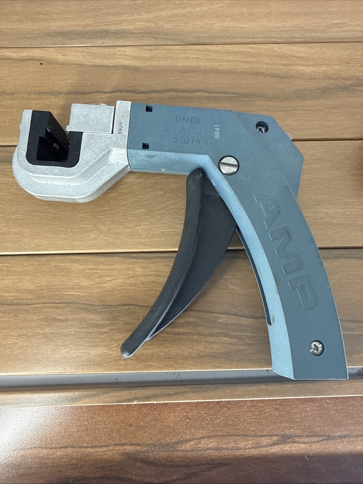 AMP 58074-1 Pistol Handle Crimping Hand Tool with 8926 Head AMP 58074-1 Pistol Handle Crimping Hand Tool with 8926 Head