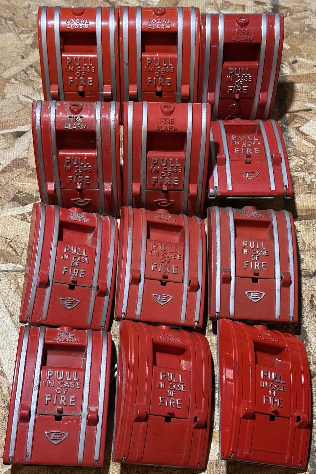 EDWARDS 270A-SPO CONVENTIONAL FIRE ALARM PULL STATIONS (LOT OF 12) - PRE-OWNED EDWARDS 270A-SPO CONVENTIONAL FIRE ALARM PULL STATIONS (LOT OF 12) - PRE-OWNED