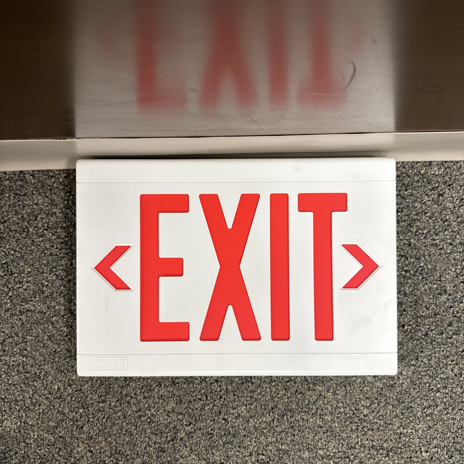 DUAL LITE LED EXIT Sign White W/red Letters 120/277VAC HUBBELL LXURW