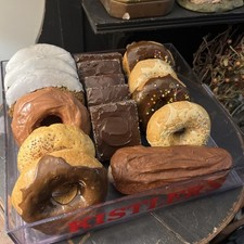 🌟Vintage KISTLER’s Donuts out of Akron Ohio. 🍩 tray with faux pastry display picture
