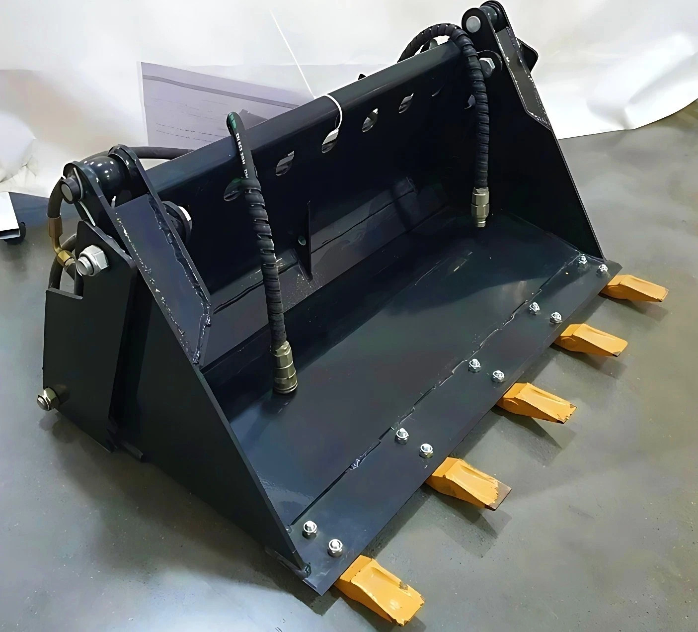 AGT 4in1 Bucket  For Mini Skid Steer Attachment with Teeth US in Stock