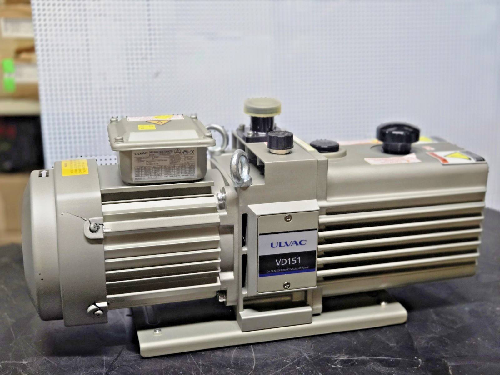 Ulvac VD151 Vacuum Pump 17.3m3/h ~ New in box | Small COSMETIC MOTOR COVER CRACK Ulvac VD151 Vacuum Pump 17.3m3/h ~ New in box | Small COSMETIC MOTOR COVER CRACK