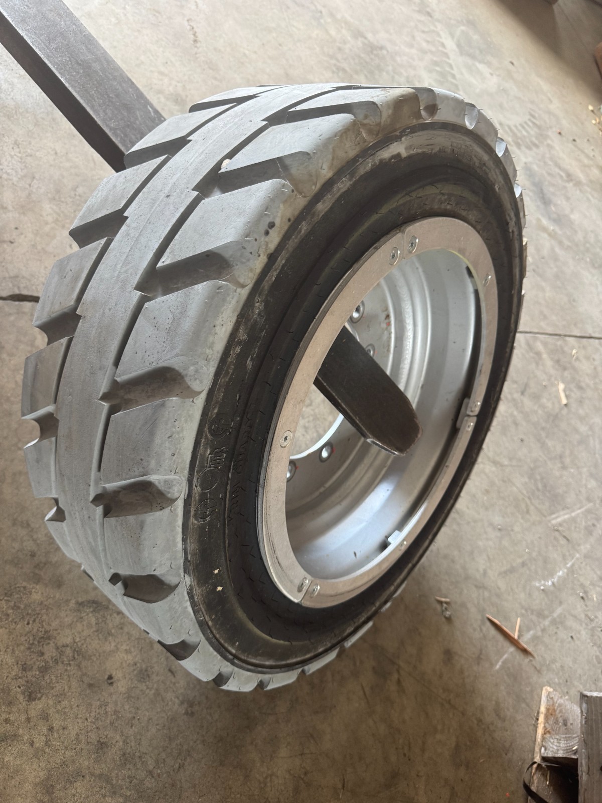 240x55D17.5 Non-Marking Foam Assy x 1 JLG 9 Bolt 240x55D17.5 Non-Marking Foam Assy x 1 JLG 9 Bolt