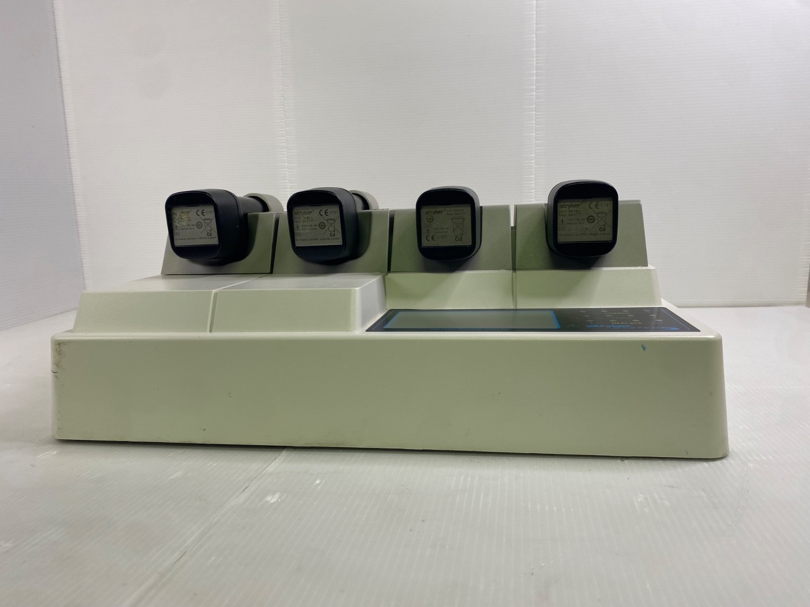 Stryker System 5 Modular 4 Station Battery Charger 4110-120 + 4 Batteries Tested Stryker System 5 Modular 4 Station Battery Charger 4110-120 + 4 Batteries Tested