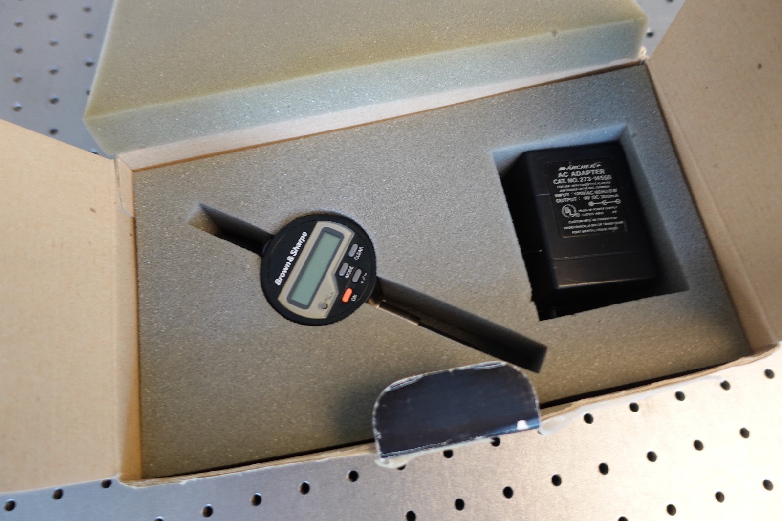 Brown & Sharpe Digit-Dial Plus 599-1033 needs battery not working for parts