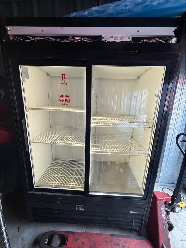 Kelvinator Commercial Double Sliding Glass Door Cooler Refrigerator Merchandiser